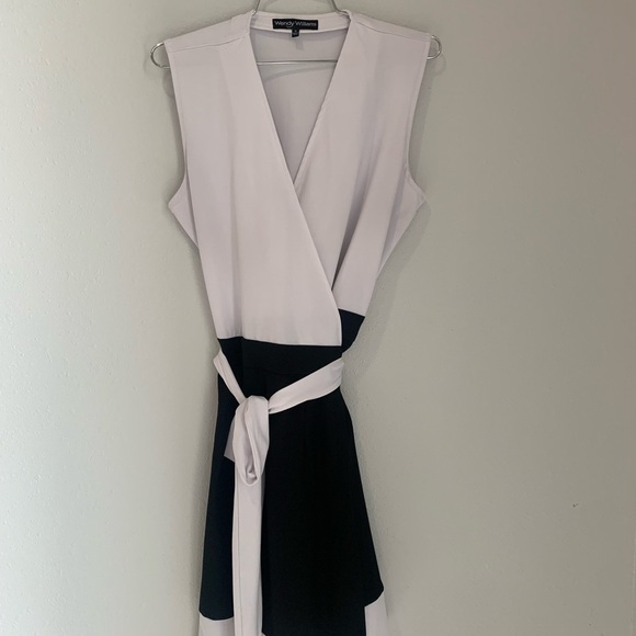 Women’s Wendy Williams Size M Wrap Around Dress. - Picture 8 of 13
